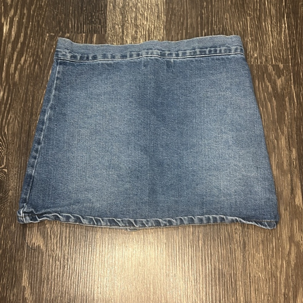 Tommy Bahama girls Jean skirt with snaps down the front with ruffle size medium - Picture 2 of 4